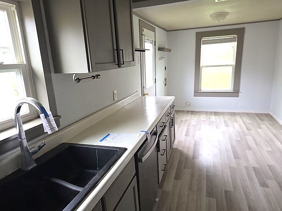 5th image of 612 N Adelaide St