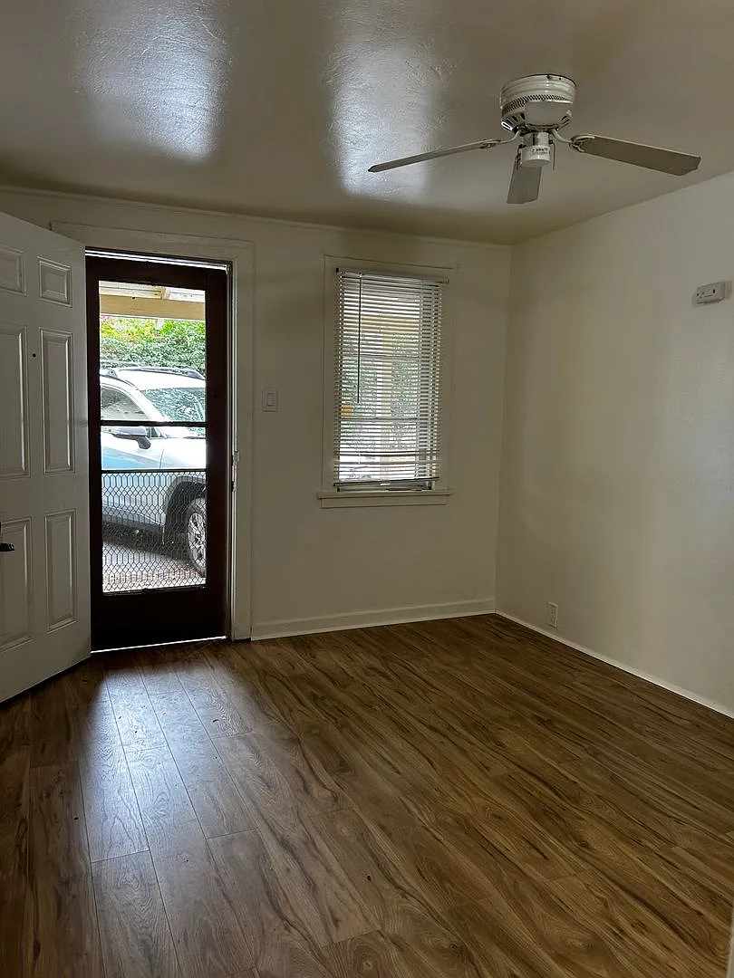 mp2726FifthSt — Photo 3
