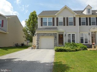 289 Maple Dr, Hanover, PA 17331