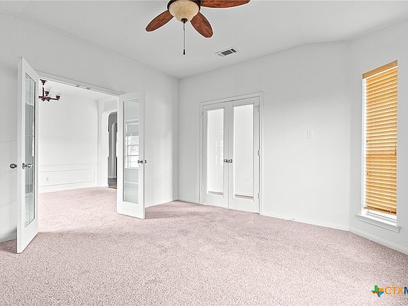 5th image of 301 Crowfoot Dr