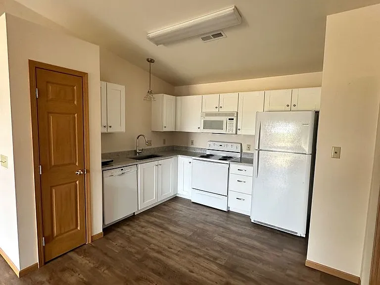 3505 Fallon St #B-24 — Photo 12