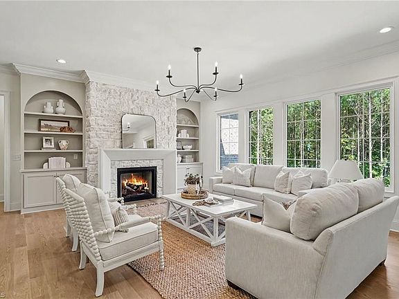 5th image of 7685 Manderley Dr