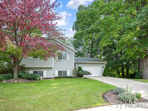 2nd image of 2338 Cornelia Ct NW