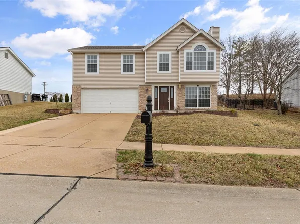 1873 Fox Pointe Dr, Arnold, MO 63010