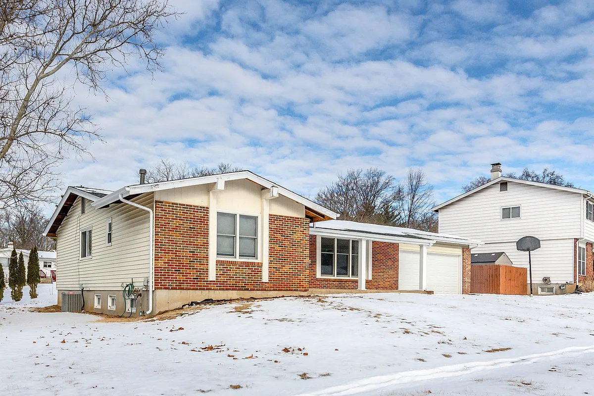 Building Photo - 15481 Duxbury Way