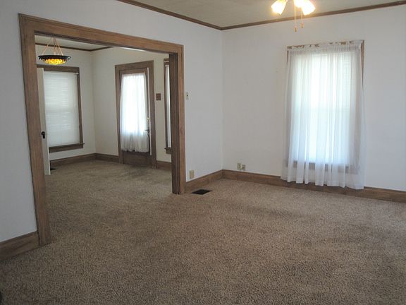 3rd image of 106 S Main St