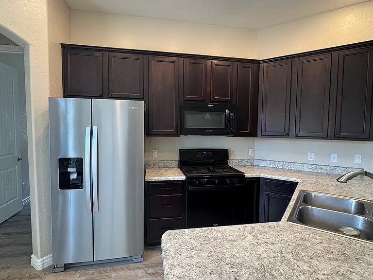 6049 E Greer Ln — Photo 3