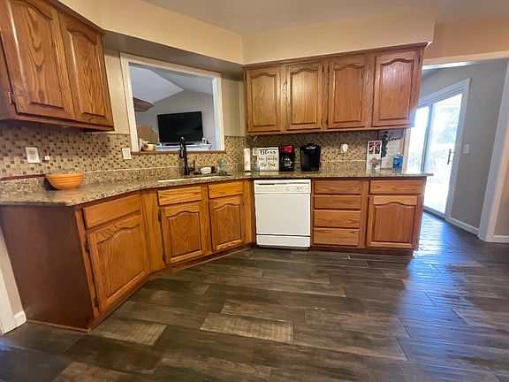 5th image of 1114 Holly Dr