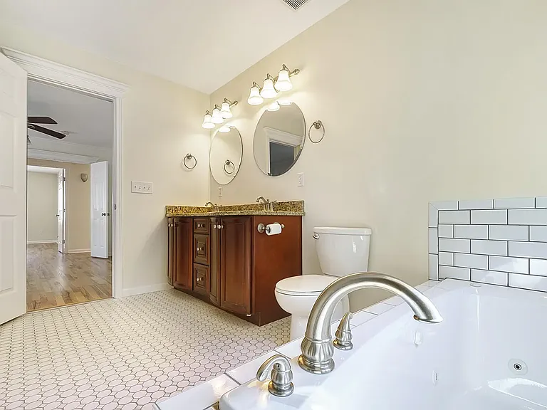 1253 Oak Grove Ave — Photo 29