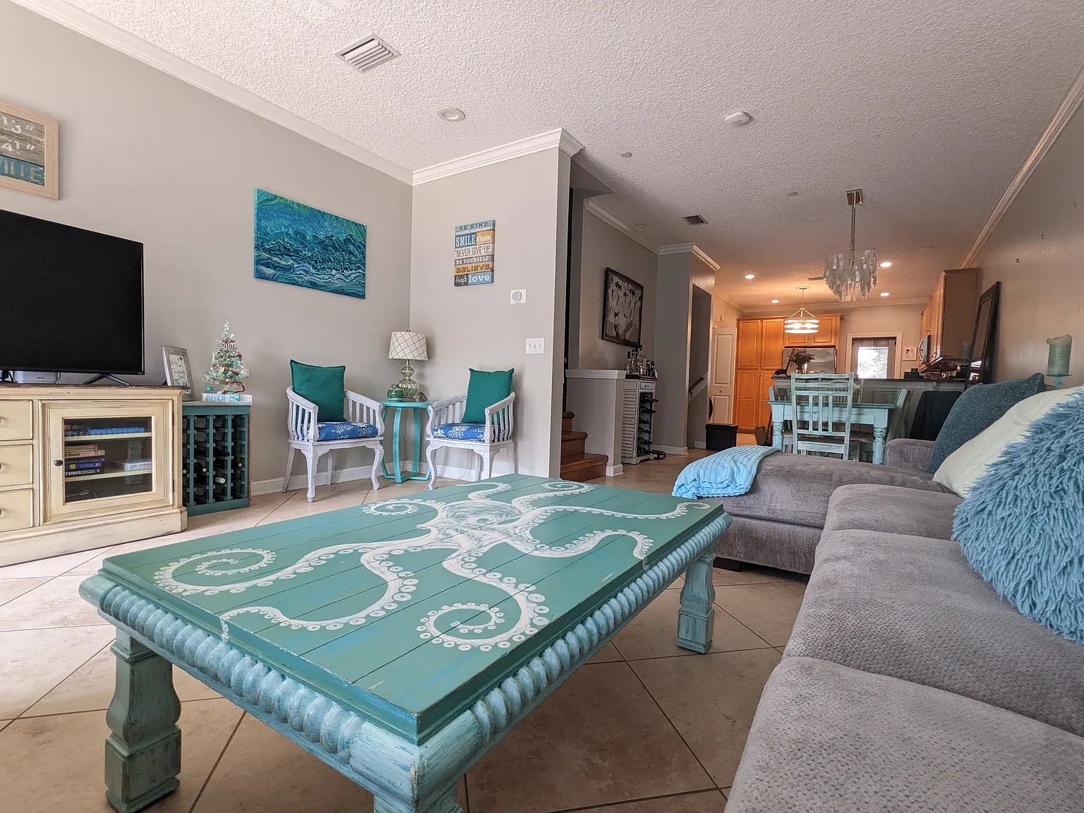 3 bed, 3.5 bath, 1699 sqft, $4,200 — Photo 2
