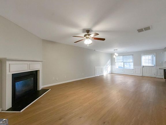 2nd image of 5920 Seabright Ln