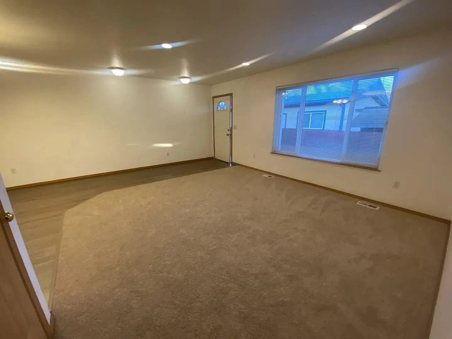 2 Bedroom, 1 Bathroom in Southwest Anchorage. — Photo 3