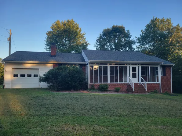 90 Parrish Ln, Kents Store, VA 23084