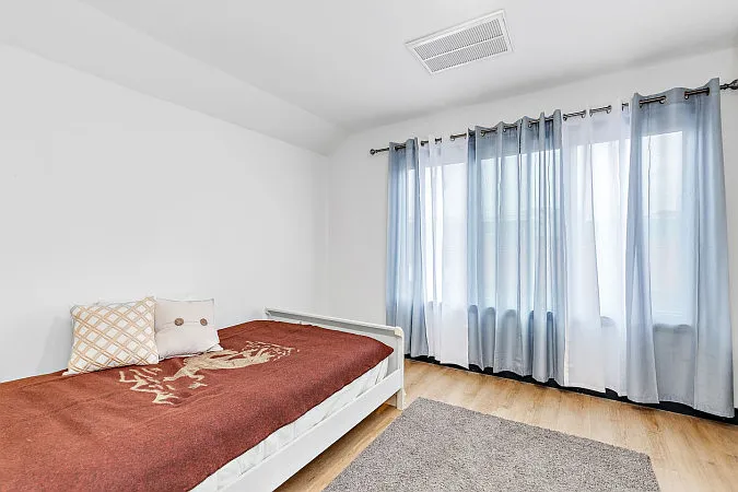 3 bed, 2400 sqft, $2,300 — Photo 3