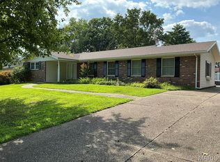 823 Indian Hills Dr, Saint Charles, MO