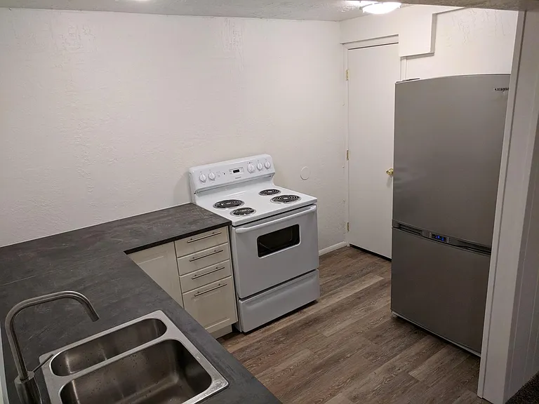 1383 E McCormick Way — Photo 10