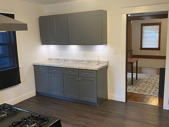 Under cabinet lighting in kitchen