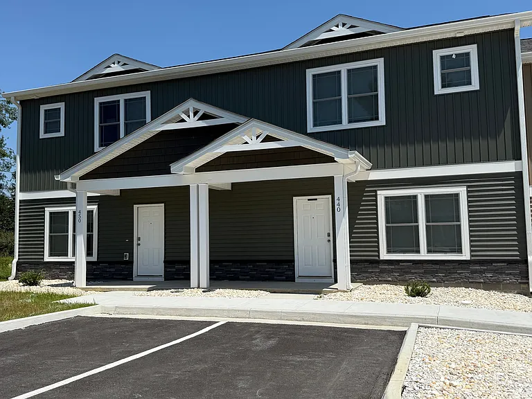 Midway Townhome — Photo 32