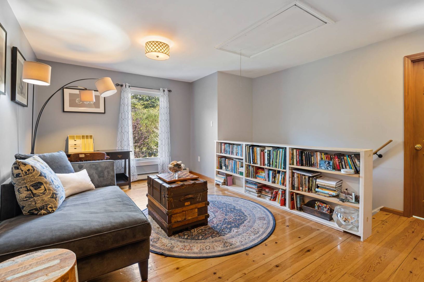 Second story loft