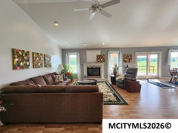 3rd image of 428 Brickyard Rd