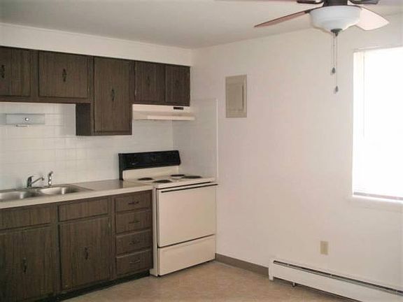 3rd image of 18 Losson Garden Dr APT 4
