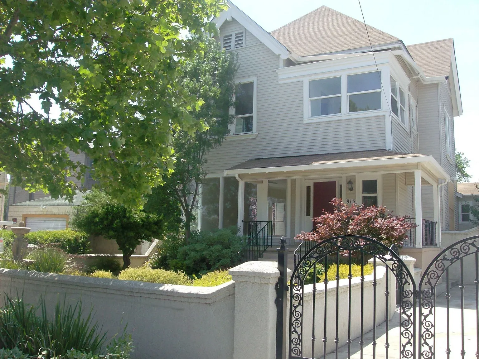 915 N Commerce St photo 1