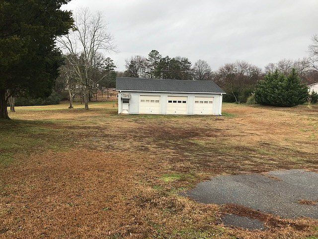 2nd image of 917 Hickory Hollow Rd