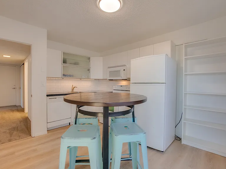 8143 La Jolla Scenic Dr N — Photo 38