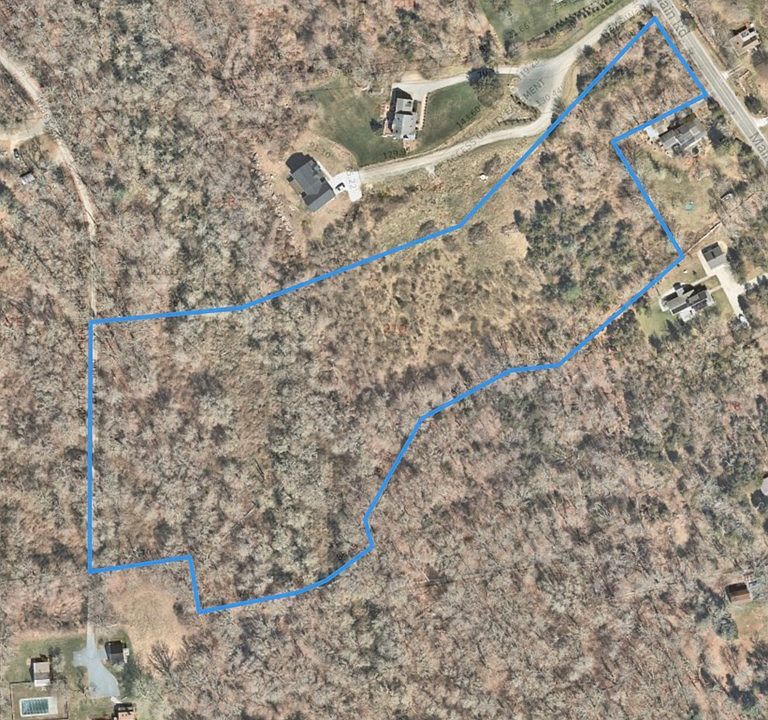 2nd image of 1429 Main Rd