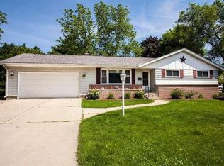 18 W Prospect St, Hartford, WI 53027