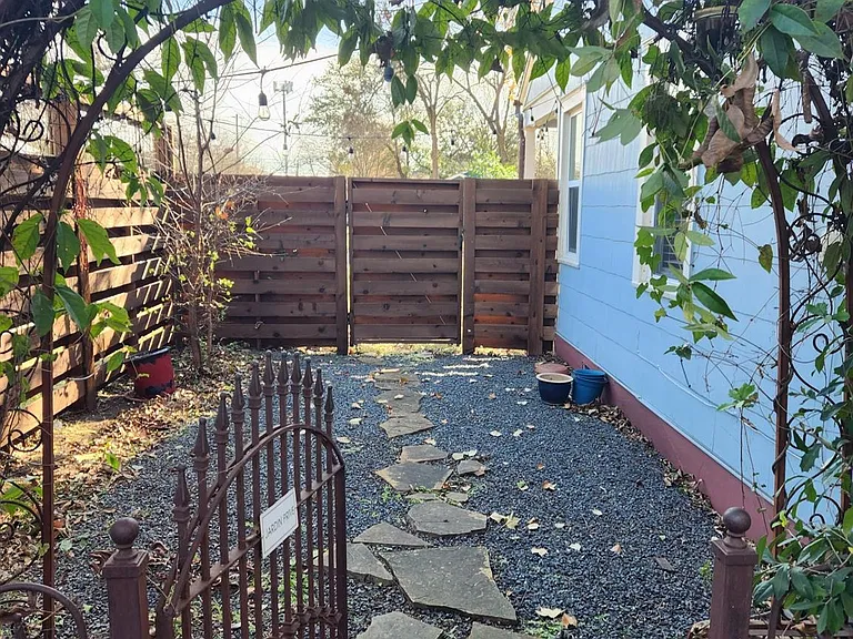 4214 Bellvue Ave — Photo 2