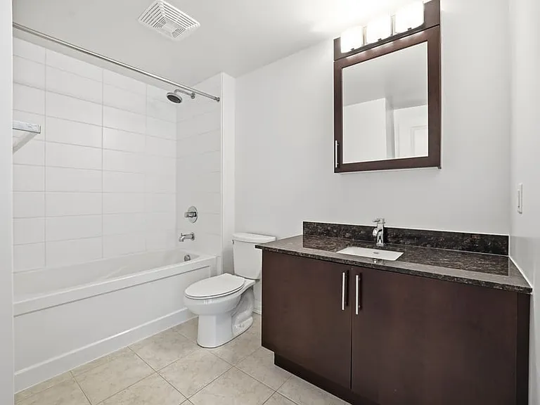 242 Rideau St #403 — Photo 9