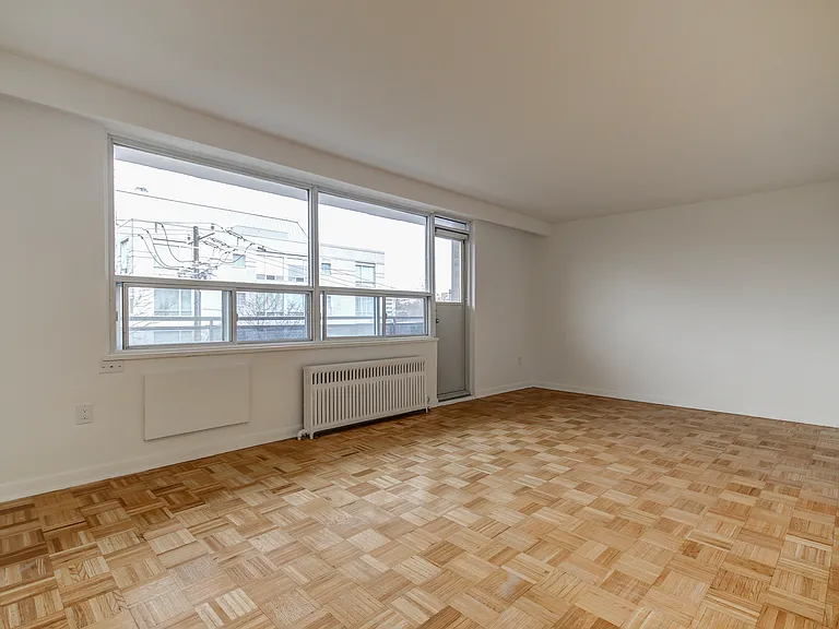 1833 Bayview Ave — Photo 35
