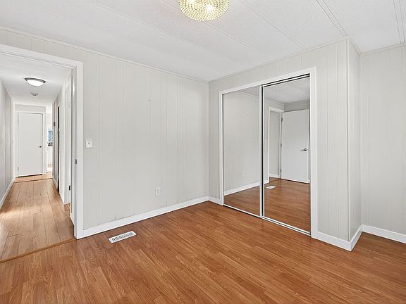 3rd image of 121 Ferry Rd #12