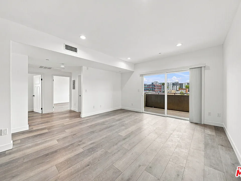 1029 S Hobart Blvd #303