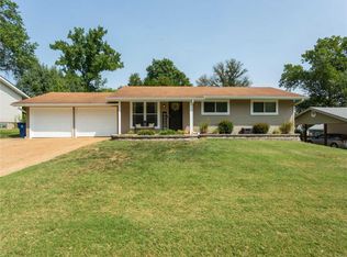 621 Fairwick Dr, Saint Louis, MO 63129