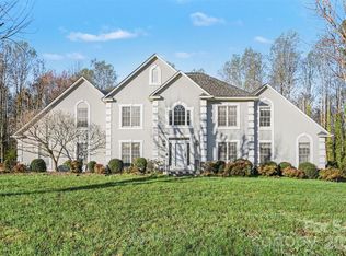 910 Weymouth Dr, Gastonia, NC 28056