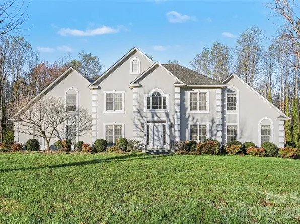 910 Weymouth Dr, Gastonia, NC 28056