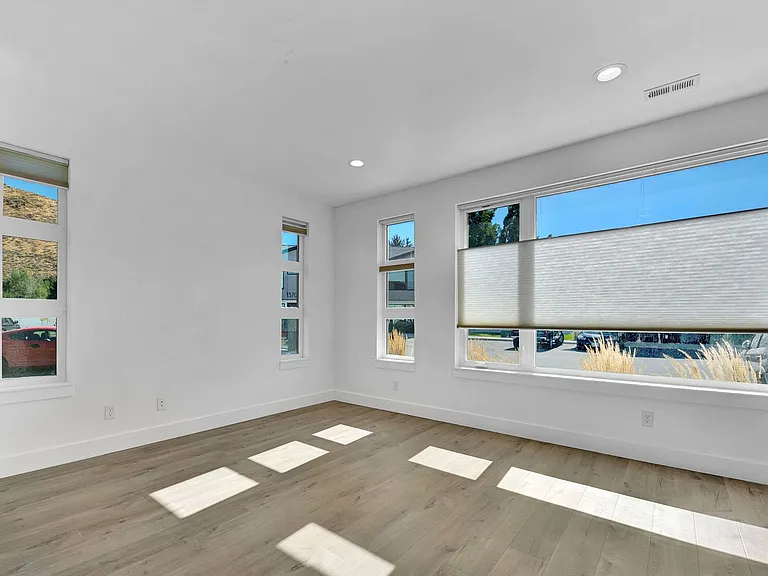 1370-90 Woodside Blvd — Photo 44