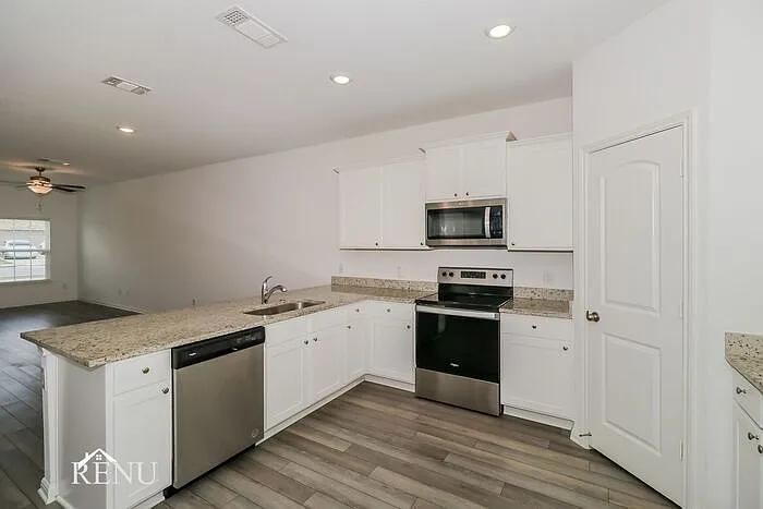 14105 Hacienda Estates Dr — Photo 2