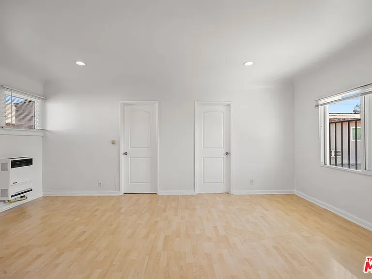 435 1/2 W Elk Ave #435 — Photo 9