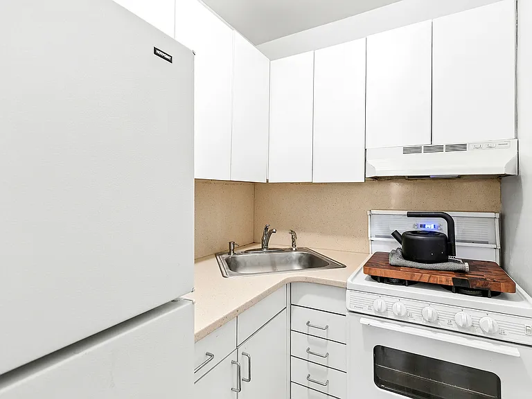 346 Lexington Ave #3R — Photo 3