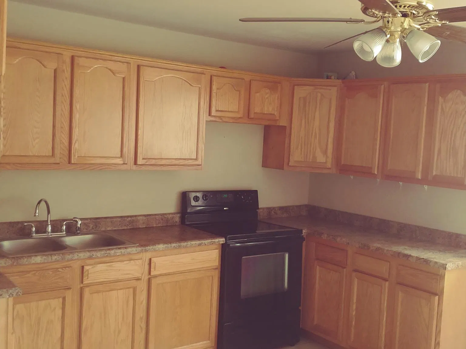 3 bed, 988 sqft, $1,450 — Photo 1