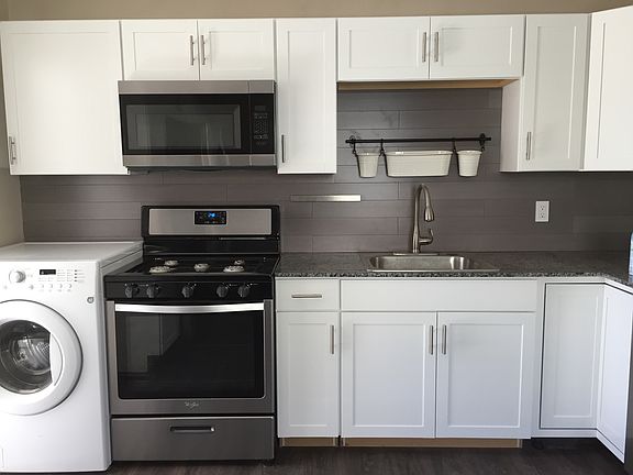 2nd image of 909 E Glenview Dr