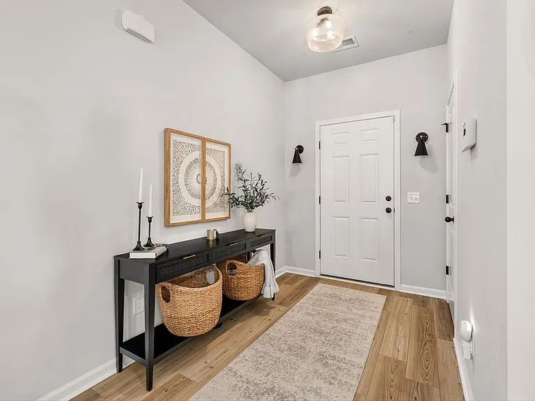 565 Abigail St — Photo 9