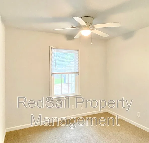 109 Peachtree Ln — Photo 13