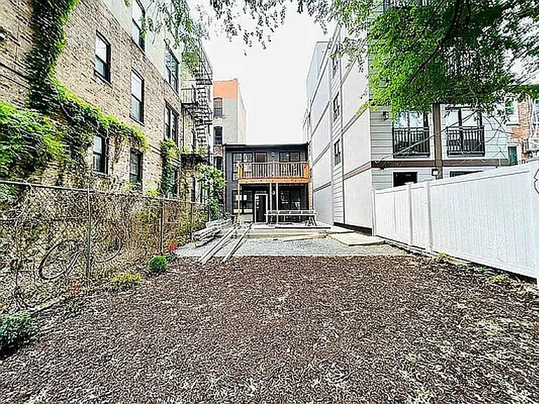 661 Hancock St #1B — Photo 19