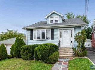 979 Slocum Ave, Ridgefield, NJ 07657