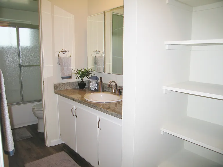 Live Oak Apartments — Photo 145