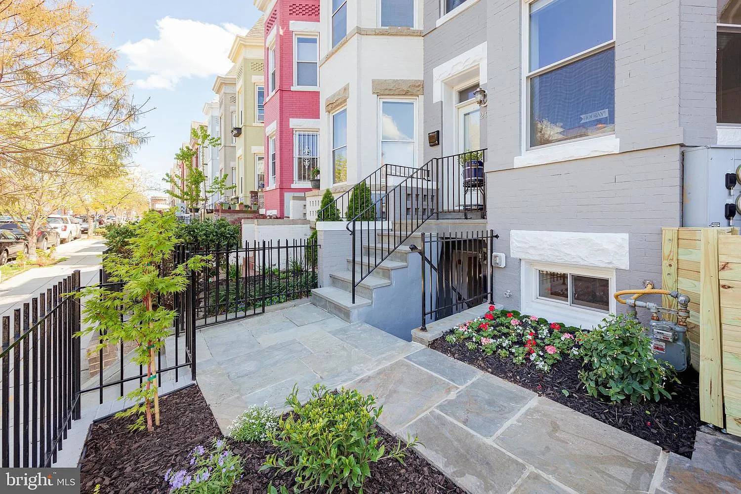 29 Q St NE photo 1